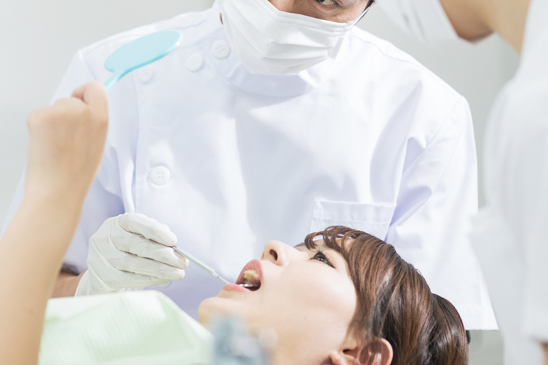 一度ぐらついた歯は自分で元に戻せません