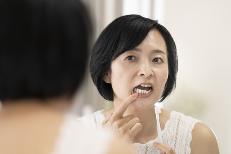 歯肉退縮があっても歯並び矯正はできる？